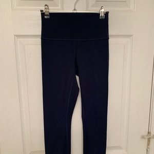 Navy blue lulu lemon leggings in high rise 25” inseam, used but great condition